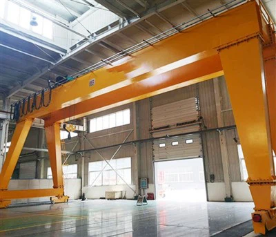 Gantry krani með rafmagns lyftu